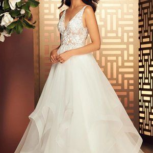 Paloma Blanca A-line/Ballgown Wedding Dress, Style 4880